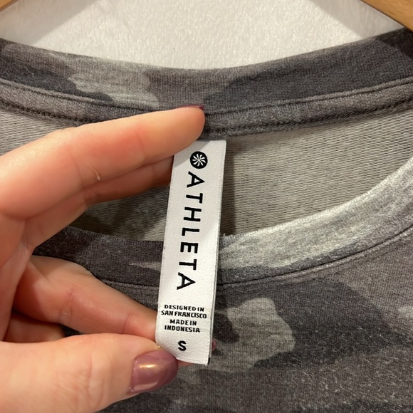 Athleta balance crewneck sweatshirt light gray camo print - Picture 4 of 7